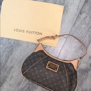 Louis Vuitton Monogram Thames GM Shoulder Bag!